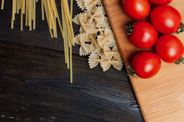 italian cuisine pasta cooking wood table lunch tomatoes