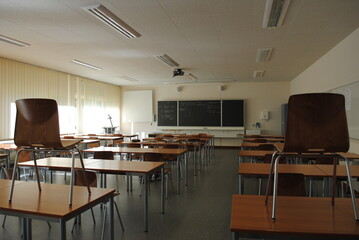 Rentrée des classes, salle de classe vide