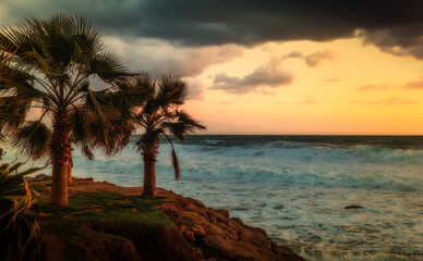 Fototapeta na wymiar Cloudy sunset in the stormy sea on a tropical island.