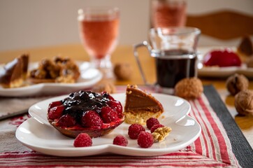 raspberry and blueberry cheesecake