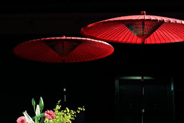 和傘と生け花