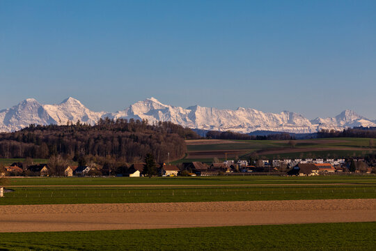 kirchberg mit den berner alpen