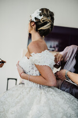 Fototapeta na wymiar bride with freckles on the skin on her wedding day