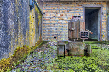 Alte Abwasserpumpe großer Elektromotor