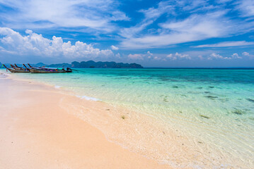 Fototapeta na wymiar Poda island shoreline, Thailand