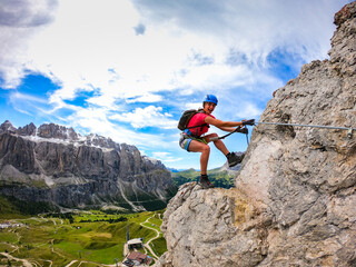 Trentino Ferrata piccolo Cir - Ragazza in ferrata sulle dolomiti