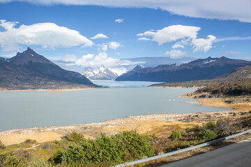 Fototapeta premium lake, mountains and glacier