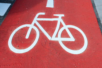 Radweg mit Fahrradpiktogramm