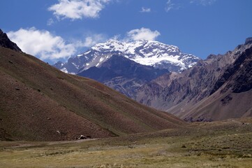 Fototapeta na wymiar Paisagem do pico do Aconcágua nos Andes em Mendoza / Argentina