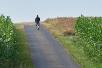 Nordic Walking durch die Felder