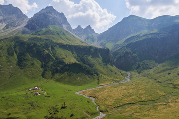 Bergpanorama beim Abstieg vom Älplesattel ins Dietersbacher Tal