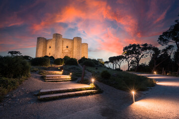Castel del Monte, costruito da Federico II, patrimonio unesco in Puglia - obrazy, fototapety, plakaty