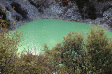 Wai-O-Tapu Thermalwunderland - Roto Karikitea Krater / Wai-O-Tapu Thermal Wonderland - Roto...