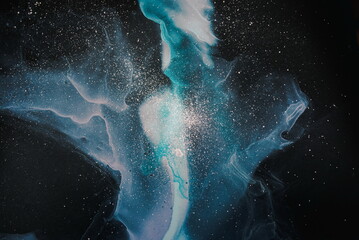 Currents of translucent hues, snaking metallic swirls, and foamy sprays of color shape the space of these free-flowing textures. The marbling techniques, alcohol ink, modern abstract painting 
