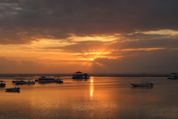 Naklejka premium sunset over the sea