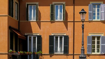 Fototapeta na wymiar facade of an italian house