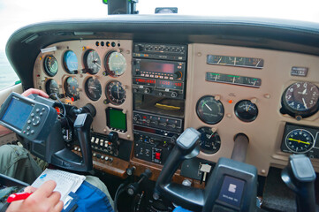 The instrument panel in the cockpit of the Cessna 182 RG Skylane in flight.