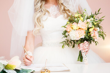 the bride holds the bouquet of flowers in her hand, the wedding floral bouquet