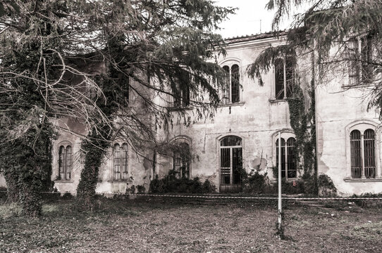 Fototapeta Abandoned psychiatric hospital