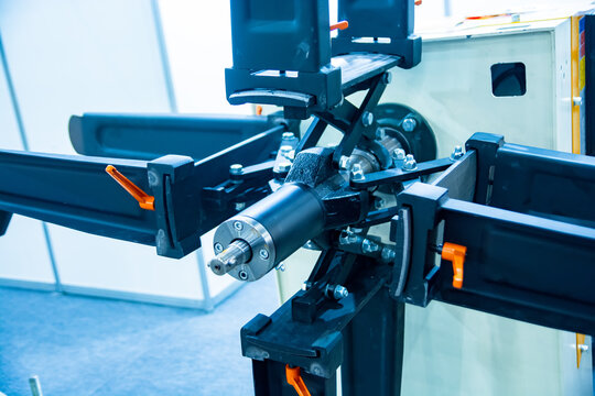 Uncoiler Mechanical. Unwinding and Straightening System for Metal Roll