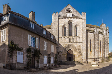 Fototapeta na wymiar Saint Yrieix la Perche (Haute-Vienne, France) - Vue panoramique de la collégiale Saint-Yrieix