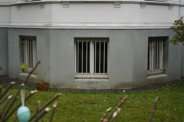 Kellerfenster mit Gitter
