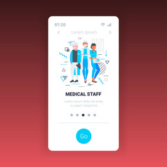 Naklejka premium hospital medical staff team doctors nurses surgeons in uniform medicine healthcare concept smartphone screen mobile app full length