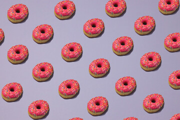 Donas donuts glaseadas color rosado con chispas o lluvia de colores 1