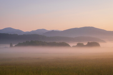 滝上町 牧草地の朝の風景
