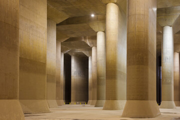 首都圏外郭放水路の調圧水槽の巨大柱（春日部市・埼玉）