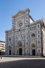 Fototapeta na wymiar La facciata della Cattedrale di Santa Maria del Fiore a Firenze