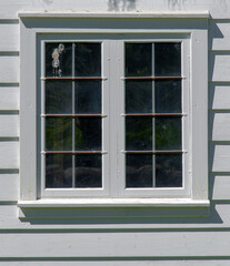 Fenêtre traditionnelle de maison en bois à Oslo, Norvège