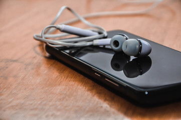 Smartphones and Bluetooth headphones