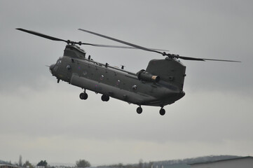 Fototapeta na wymiar Chinook Helicopter flaring on approach to landing