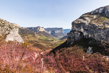 Vue sur les gorges de la Bourne depuis à Pont-en-Royans (Auvergne-Rhône-Alpes, France)