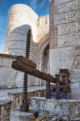 Antiguo lagar de viga donde se pisaba la uva para obtener mosto. Villa de Cuellar, Segovia