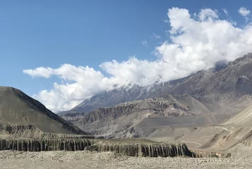 Foto op Plexiglas Dhaulagiri Nepal Himalaya-gebergte in het Upper Mustang-koninkrijk. Geweldig berglandschap. Himalaya ongelooflijke uitzichten. Schilderachtige klif met oude grotten, menselijke nederzettingen. Dhaulagiri-gebergte.