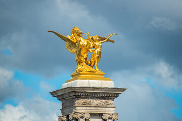 Fototapeta na wymiar alexander bridge statues paris