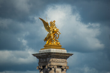 Fototapeta na wymiar alexander bridge statues paris