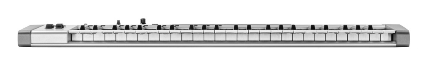 Silbernes MIDI-Keyboard freigestellt / isoliert vor weißem Hintergrund