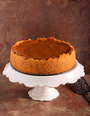 Caramel topping cheesecake