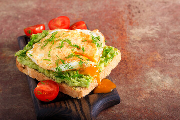 Avocado and fried egg toast