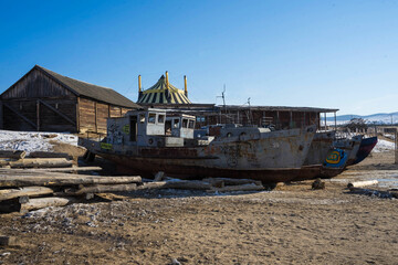 Fototapeta na wymiar old rusty boats stand on the shore