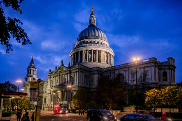 st paul's cathedral at night