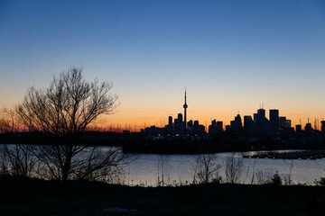 Naklejka premium Twilight view of Toronto from the river