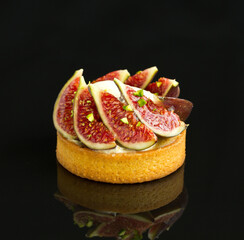 sand tartlet with figs.