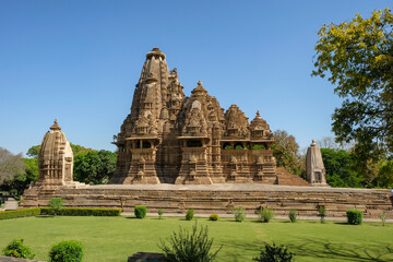Fototapeta na wymiar The Vishvanath Temple in Khajuraho, Madhya Pradesh, India. Forms part of the Khajuraho Group of Monuments, a UNESCO World Heritage Site.