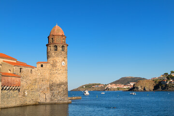 Fototapeta na wymiar Collioure tower in harbor
