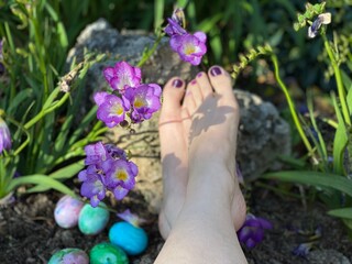 painted toes in the freesia