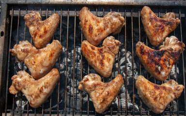 specialty grilled chicken wings, charcoal 